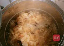 Illustration of how to make Tremella and Snow Pear Soup 4