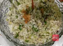 Illustration of how to make cabbage-filled dumplings 12