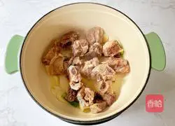 Illustration of how to make mushroom and corn ribs soup 9