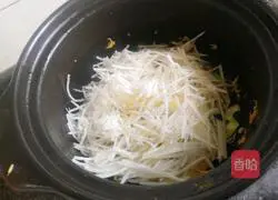 Illustration of how to make shredded radish and egg soup 7
