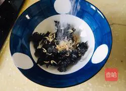 Illustration of how to make seaweed and egg drop soup 3