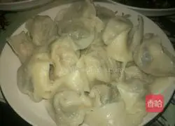 Illustration of how to make pork and three fresh dumplings 11