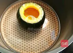 Illustration of how to make pumpkin baked eggs 3