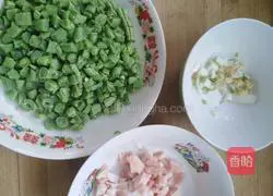 Illustration of hand-made noodles with beans and shredded pork 1