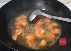 Illustration of how to make tomato noodles 4