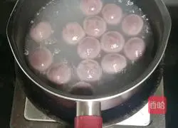 Illustration of making glutinous rice balls stuffed with white fungus and wine 8