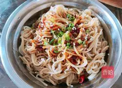 Illustration of how to make scallion oil noodles 7