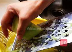 Illustration of how to make winter melon and pork filling dumplings to remove moisture in summer 1