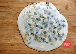 Illustration of how to make dumpling skin scallion pancakes 11