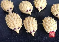 Illustration of how to make little hedgehog steamed buns 8