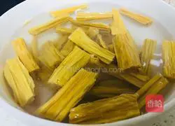 Illustration of how to make cold yuba 1