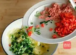 Illustration of how to make spicy potato pancakes 2