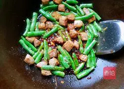 Illustration of how to make braised beans and noodles 8