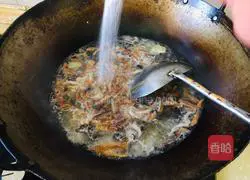 Illustration of how to make spicy and sour shredded pork soup 4