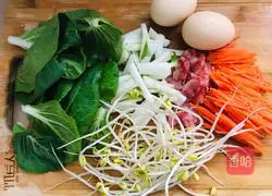 Illustration of how to make instant noodles with assorted vegetables 1