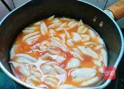 Illustration of the simplified version of scissor noodles with tomato sauce 11