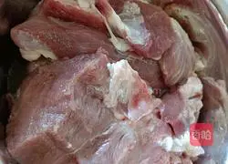 Illustration of how to make Roujiamo (steamed bun version) 2