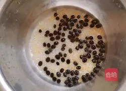 Illustration of how to make black bean and wolfberry soy milk 2