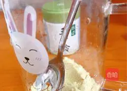 Illustration of how to make matcha brown rice drink 2