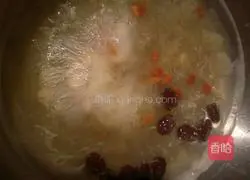 Illustration of how to make snow fungus soup 7