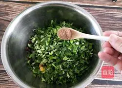 Illustration of how to make steamed buns stuffed with chives 10