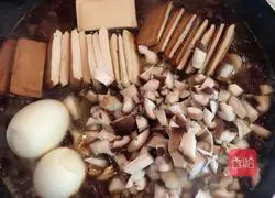 Illustration of Taiwanese Mushroom Braised Pork Noodles 7