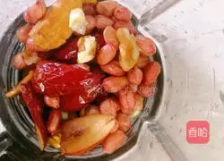 Illustration of the therapeutic formula of red dates, peanuts and walnut juice 2