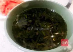 Illustration of how to make kelp, persimmon and egg drop soup 2