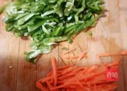 Illustration of how to make fried noodles with green pepper and shredded pork 3