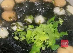 Illustration of how to make seaweed meatball soup 8