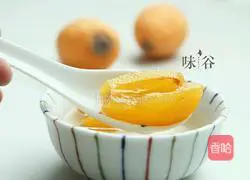 Illustration of how to make loquat sugar water 5