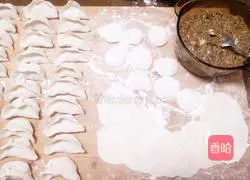 Illustration of how to make celery and meat dumplings 8