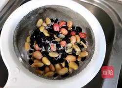 Illustration of making multigrain soy milk 3