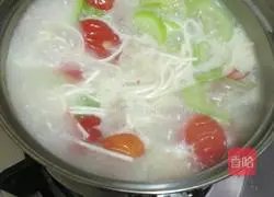 Illustration of how to make delicious vegetable and fish noodle soup 11