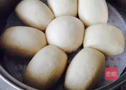 Illustration of how to cut steamed buns with whole wheat knife 9
