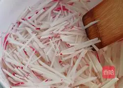 Illustration of hand-rolled radish noodles 3