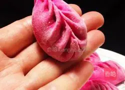 Pink steamed dumplings Illustration of practice 13