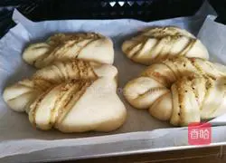 Illustration of how to make coconut leaf soft European (Polish species) 20