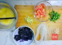 Illustration of the modified version of seaweed and egg soup 1