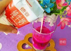 Refreshing dragon fruit milkshake Practice illustration 5