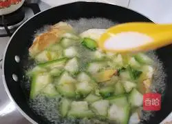 Illustration of how to make Poached Egg, Scallops and Luffa Soup 8