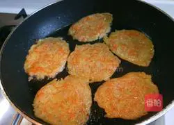 Illustration of the Beijing specialty snack carrot and potato pancakes 10