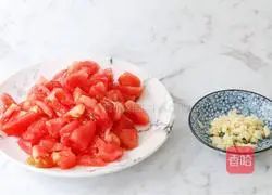 Illustration of how to make tomato fat beef soup 2