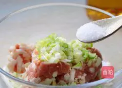 Illustration of how to make plum blossom steamed dumplings 4