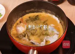 Illustration of how to make shrimp crackers in golden soup 5