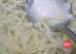 Illustration of how to make hand-made rapeseed and egg noodles 5
