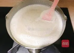 Illustration of making homemade red date yogurt 7