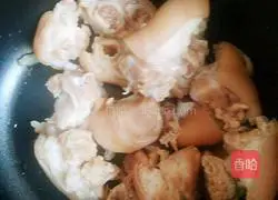 Illustration of how to make pig's feet stewed with radish 6