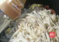 Illustration of how to make ham and egg fried noodles 14