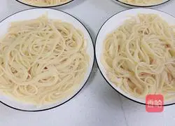 Illustration of how to make tomato and beef braised spaghetti 4